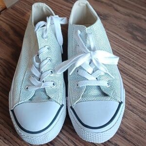 Airwalk Iridescent Non-Marking Sneakers Size 7.5